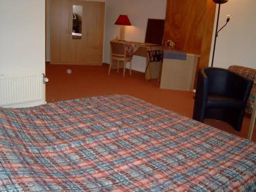 Lucy'S Inn Eesergroen Luaran gambar