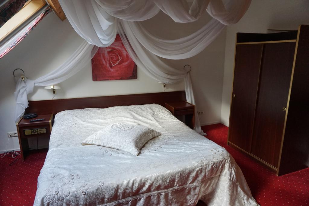 Lucy'S Inn Eesergroen Luaran gambar