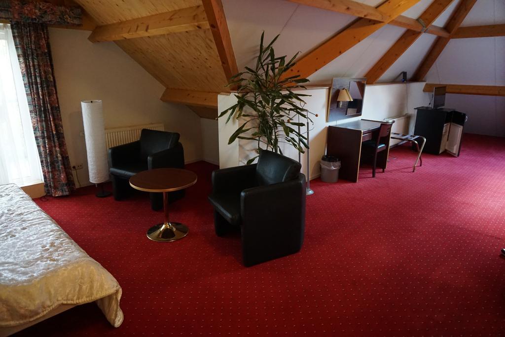 Lucy'S Inn Eesergroen Luaran gambar